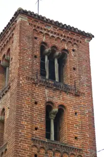 Bifora e trifora - Chiesa di Santa Maria dell'Isola a Montanaro