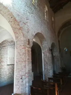 Interno - Chiesa di San Michele in Insula a Trino