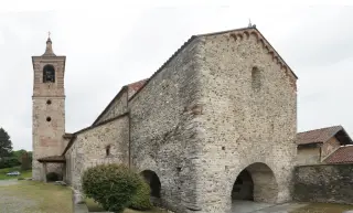 Facciata e campanile - Parrocchiale di San Vincenzo in Castro a Pombia