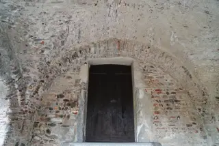 Portale laterale - Parrocchiale di San Vincenzo in Castro a Pombia