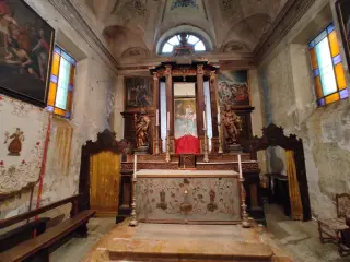 Altare maggiore - Chiesa Cimiteriale di San Pietro e Paolo a Brovello CarpugninoFrazione Graglia Piana