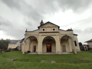 Faciata - Chiesa Cimiteriale di San Pietro e Paolo a Brovello CarpugninoFrazione Graglia Piana