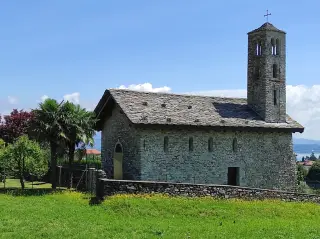 Fianco e campanile - Chiesa di San Sebastiano a Lesa
