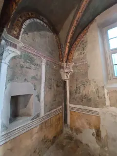 Tracce di affreschi - Chiesa di San Vittore a StresaFrazione Isola dei Pescatori