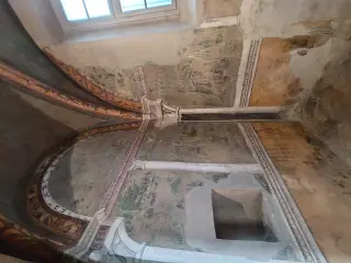 Tracce di affreschi - Chiesa di San Vittore a StresaFrazione Isola dei Pescatori