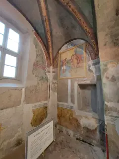 Tracce di affreschi - Chiesa di San Vittore a StresaFrazione Isola dei Pescatori