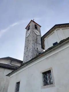 Fianco e campanile - Parrocchiale dei Santi Gervaso e Protaso a Baveno