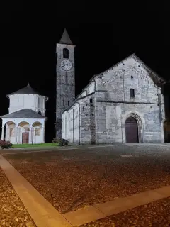 Vista notturna - Parrocchiale dei Santi Gervaso e Protaso a Baveno