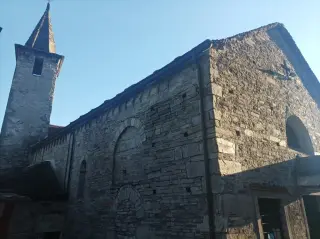 Facciata e fianco - Chiesa dei Santi Quirico e Giulitta a DomodossolaFrazione Casa delle Rane