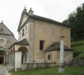 Fianco destro - Oratorio di San Giovanni Battista a CrodoFrazione Cravegna