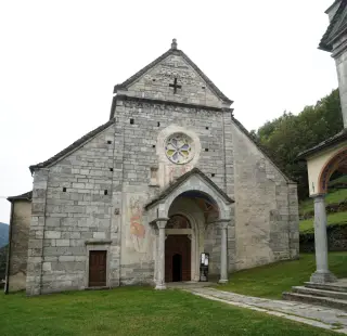 Facciata - Parrocchiale di San Giulio a CrodoFrazione Cravegna