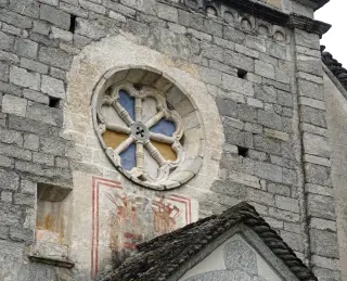 Rosone in facciata - Parrocchiale di San Giulio a CrodoFrazione Cravegna