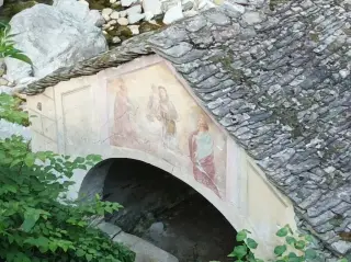 Affresco in facciata - Cappella dei Santi Quirico e Giulitta a Boccioleto