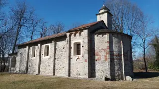 Abside e fianco - Chiesa di San Lorenzo a Gozzano