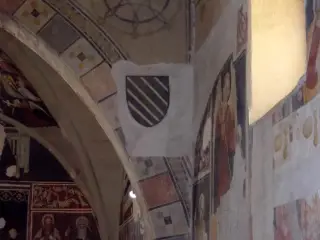 Arco trionfale, arma dei Solaro - Cappella di Santa Maria Assunta o della Stella a MacelloFrazione Stella