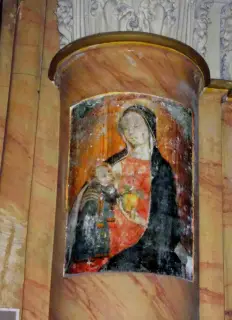 Pilastro tra seconda e terza campata, Madonna del Latte con pomo - Parrocchiale di Santo Stefano a Villafranca Piemonte