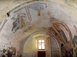 Fondo lato destro. - cella base campanile - Tracce di affreschi - Parrocchiale di Santo Stefano a Villafranca Piemonte