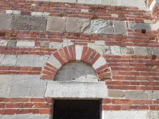 Lunetta portale laterale - Chiesa Cimiteriale di San Pietro Vecchio al Cimitero a Brusasco