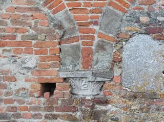 Capitello fianco sinistro - Chiesa Cimiteriale di San Pietro Vecchio al Cimitero a Brusasco