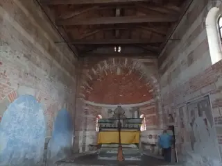 Interno - Chiesa Cimiteriale di San Pietro Vecchio al Cimitero a Brusasco