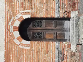 Portale - Chiesa Cimiteriale di San Pietro Vecchio al Cimitero a Brusasco