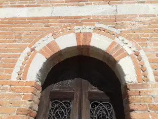 Lunetta del portale - Chiesa Cimiteriale di San Pietro Vecchio al Cimitero a Brusasco