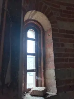 Monofora - Chiesa Cimiteriale di San Pietro Vecchio al Cimitero a Brusasco