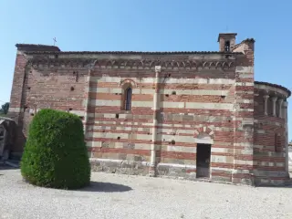 Fianco e abside - Chiesa Cimiteriale di San Pietro Vecchio al Cimitero a Brusasco