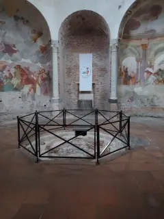 Fonte battesimale ad immersione - Battistero del Duomo a Novara