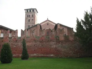 Mura esterne e facciata - Abbazia di San Nazzaro o dei Santi Nazario e Celso a San Nazzaro Sesia