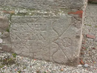 Campanile - Particolare lapide romana murata alla - Abbazia di San Nazzaro o dei Santi Nazario e Celso a San Nazzaro Sesia