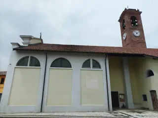 Fianco e campanile - Parrocchiale di Santa Maria ad Nives a Briona