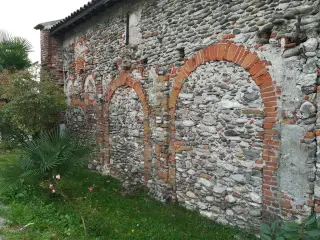 Dettagli fianco - Oratorio o Chiesa di San Martino di Breclema a Romagnano Sesia