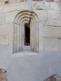 Abside - Monofora - Chiesa di San Pietro a Calliano