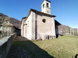 Fianco - Parrocchiale o Chiesa di San Bonomio Abate a QuaronaFrazione Doccio