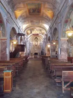 Interno verso presbiterio - Chiesa di San Giovanni Battista a Caraglio