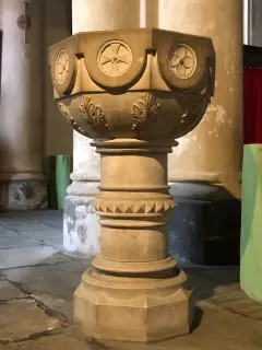 Acquasantiera - Parrocchiale dei Santi Andrea e Ponzio a Dronero