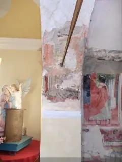 Arco trionfale ed inizio parete sinistra - Cappella dell' Annunciata a ValmalaFrazione Chiot Martin