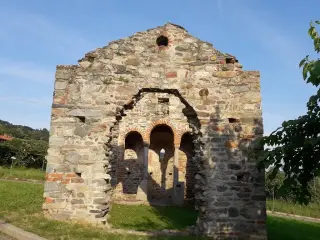 Facciata - Resti della Chiesa del Gesion o Gesiun a Piverone