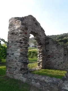 Fianco destro - Resti della Chiesa del Gesion o Gesiun a Piverone