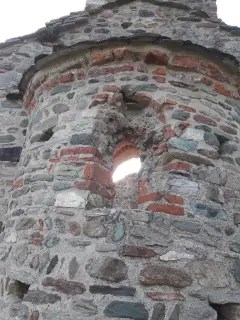 Monofora absidale - Resti della Chiesa del Gesion o Gesiun a Piverone
