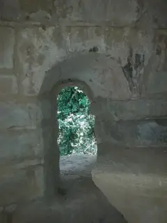 Monofora dall'interno - Chiesa di San Bartolomeo a Camerano Casasco