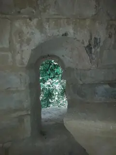 Monofora dall'interno - Chiesa di San Bartolomeo a Camerano Casasco