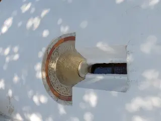 Monofora con fregio ad intereccio - Chiesa della Madonna della Neve a Villafranca d'AstiFrazione Vulpilio