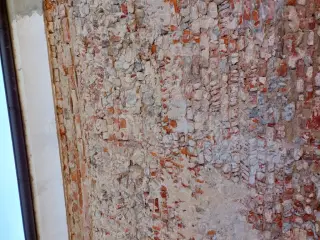 Monofora tamponata - Chiesa del Cimitero o di San Pietro del Bosco a Castellero