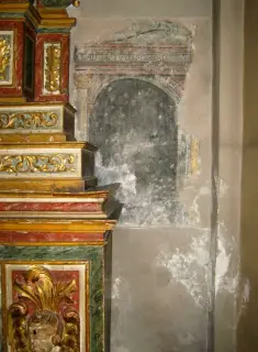 Lacerto di affresco a destra altare - Parrocchiale di San Giacomo a Luserna San GiovanniFrazione Luserna Alta