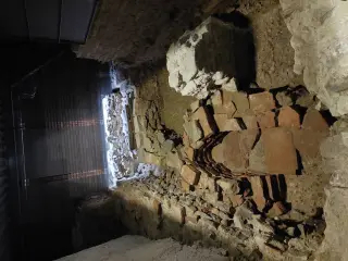 Tomba a cassa - Duomo o Cattedrale di San Lorenzo a Alba