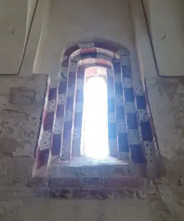 Monofora - Chiesa della Madonna della Neve a Castell'Alfero