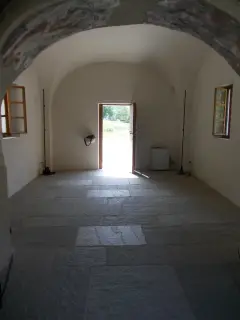 Interno verso ingresso - Cappella di San Sebastiano a Monterosso Grana