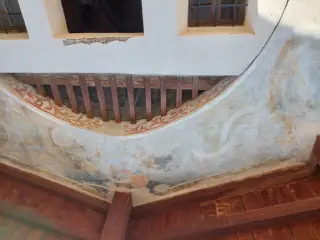 Affreschi in facciata - Cappella della Madonna delle Grazie a BussolenoFrazione Foresto